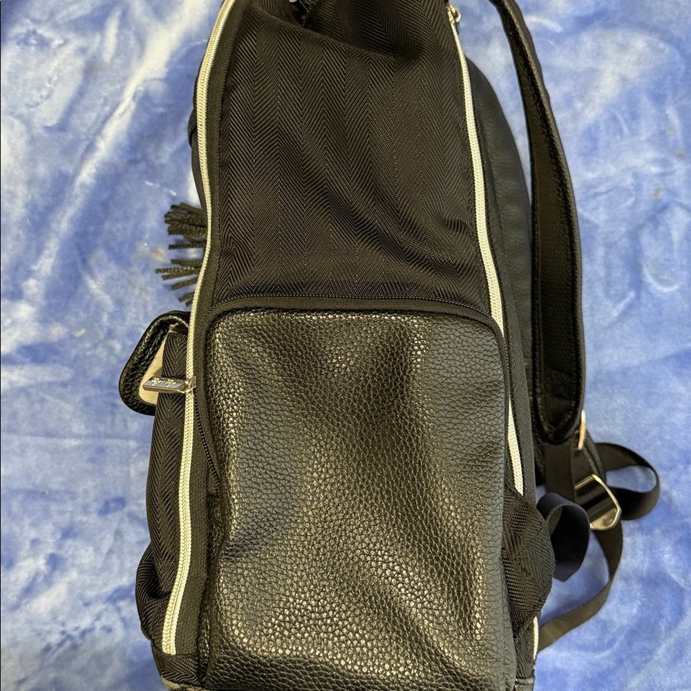 Itzy Ritzy Black Large Diaper/Backpack Bag - Picture 5 of 12